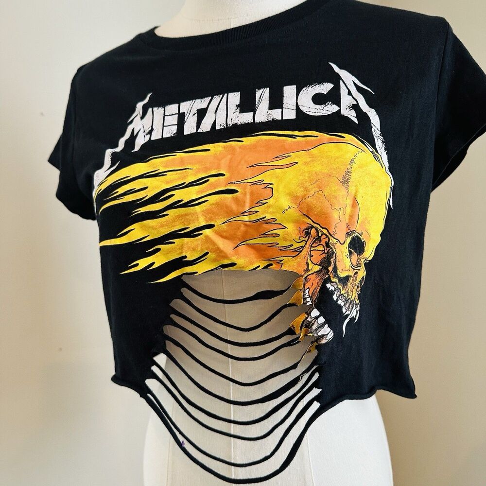 Metallica Flaming Skull Cropped T Shirt Women’s Small Distressed Shredded Hem